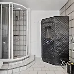 5 Bedroom In *