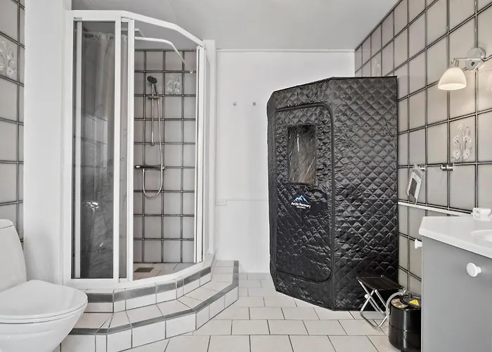5 Bedroom In *